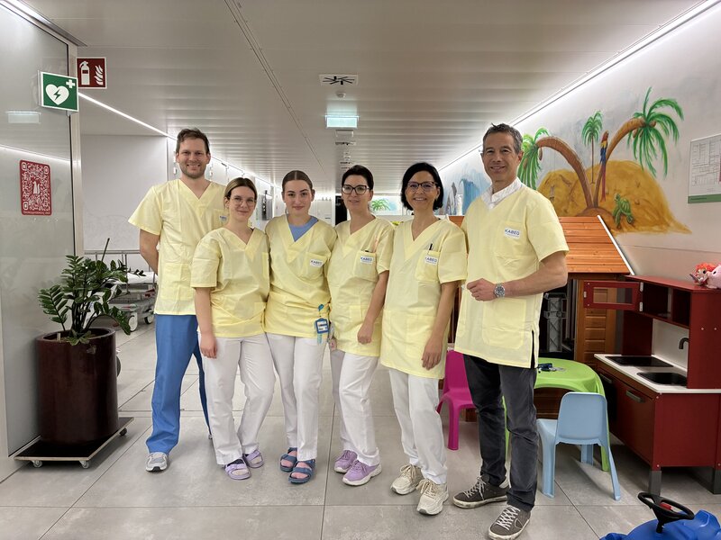 #BigYellowFriday: Landeskliniken machen auf Lebererkrankungen bei Kindern und Jugendlichen aufmerksam